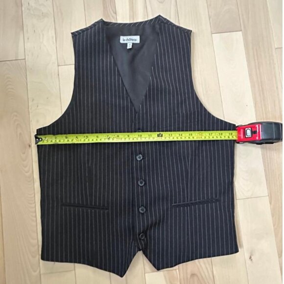 Vintage Le Château black pinstripe vest, tailored with a sharp fit - Picture 4 of 8